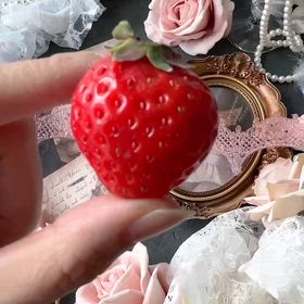 いちごから作るいちごレース♡のサムネイル画像