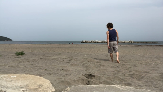 合宿の下見で海にの記事動画
