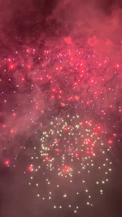 【真夏の、ちょこっと花火レポート♪】ダイナミックな花火に感動✨夏は、やっぱり花火が良いですねー！の記事動画