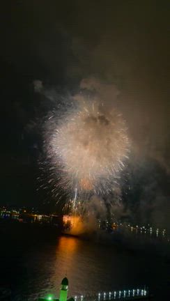 花火を観に行く（横浜開港祭）の記事動画