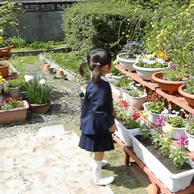 さえりんの❤️お❗オ❗お庭でお花とおはなし中の画像