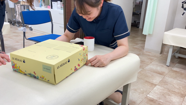 受付の町田さんの誕生日の記事動画