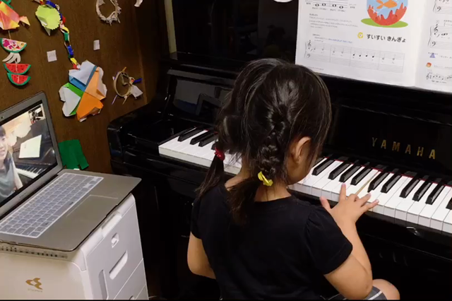 Rちゃん レッスン風景18 ♫指番号♫即興演奏の記事動画