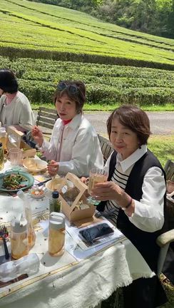 仙霊茶農園で大人のピクニックの記事動画