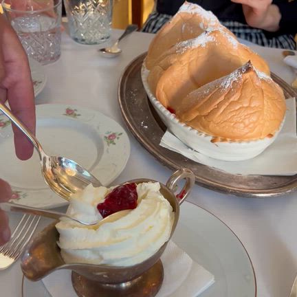 ウィーンでザルツブルガーノッケルンを食べてみたの記事動画