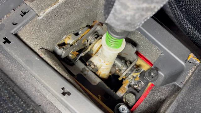 新規ユーザー様の1997年ポロくん、継続車検時の点検〜お見積もり作業実施ですの記事動画