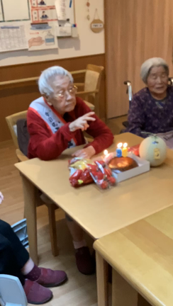 もも2番街　4月お誕生日会☆の記事動画