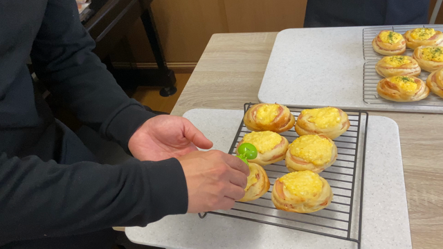 あなたもパン屋さんのパンが2時間で焼けるようになる手ごねパン教室の記事動画