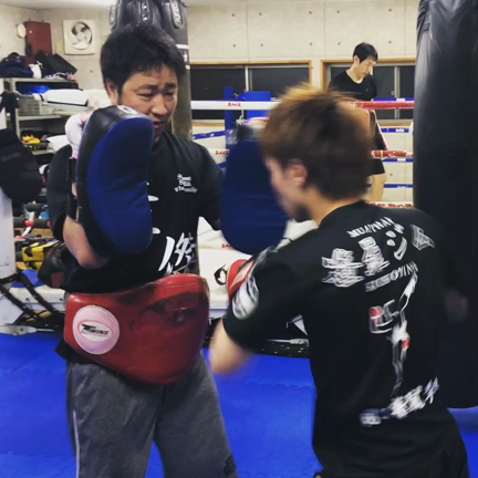 ミットを持ち合うの記事動画