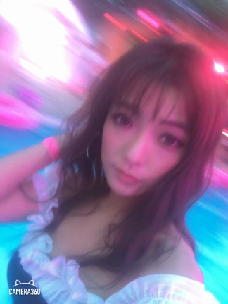 ナイトプールへ❤️の記事動画
