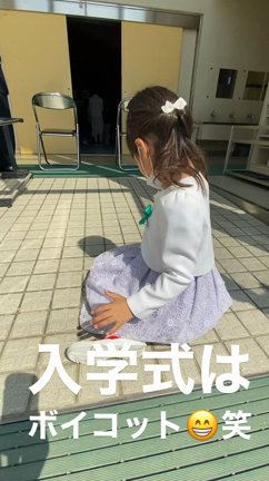学校に行きたがらない子供の記事動画