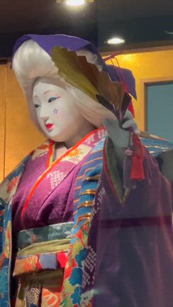 東海市芸術劇場の夢童由里子さんのからくり人形「琴風松笛」の記事動画