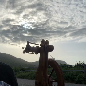 朝と波音と糸車の画像