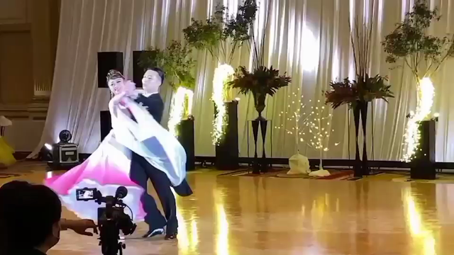 ダンスのクリスマスホテルパーティー☆の記事動画