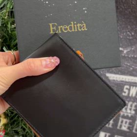 クリスマスプレゼントにオススメ大容量の本革二つ折り財布「Eredita(エレディータ)」の画像