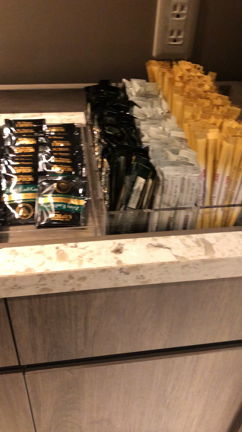 スタバ飲み放題！？激安ホテル名古屋の記事動画