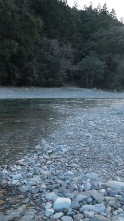古道ウォークと温泉の湧く川の記事動画
