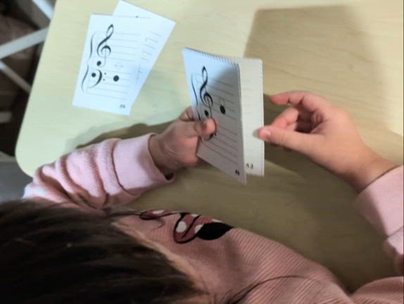 ４歳のKちゃん、おめめいっぱいのスパイダーの絵を描いてきてくれました♪の記事動画