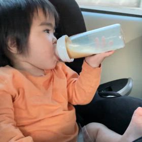 1人で飲めるミルク【1歳2ヶ月】の画像