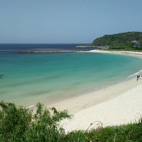 角島大橋横の島戸海水浴場の画像