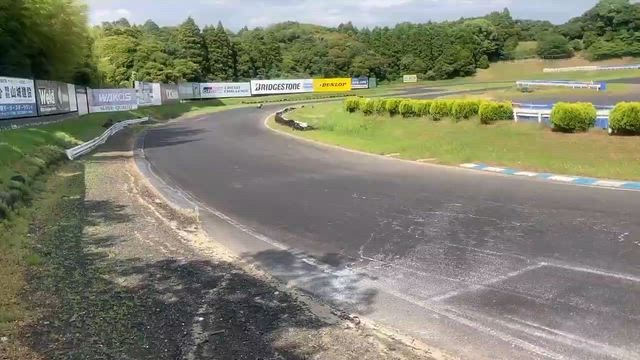 サーキット場で保護ネコ活動❷(ガツガツ編)の記事動画