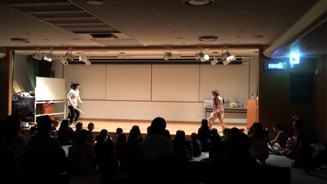 七田なんば教室・イスク英語学院　クリスマス会　　ピコ太郎もAKBも登場！の記事動画