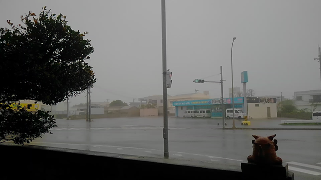 石垣島は台風１２号の目に入りそうですの記事動画