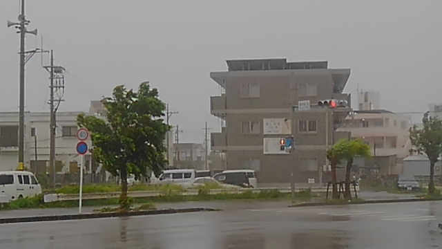 石垣島は台風１２号の目に入りそうですの記事動画