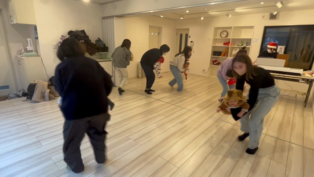 下北沢リトミックベビークラスのクリスマスレッスンの様子の記事動画