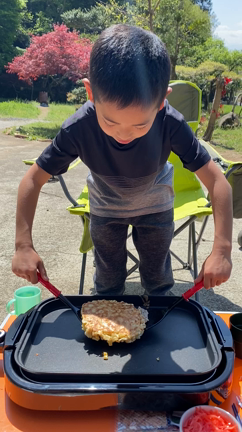 小学2年生、お好み焼きを返せるのかの記事動画