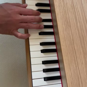 何を弾いてるでしょうか？！の画像