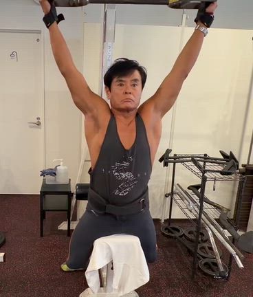 定年おやじ人工股関節置換手術後３２８日目　今日のリハビリトレの記事動画