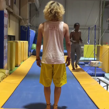 アクロバットふぁいやーの記事動画