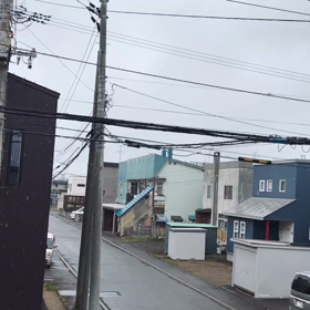 冷たい雨が降ってきましたの画像