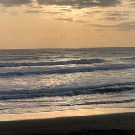 3月6日千葉北、東浪見の朝の波の画像