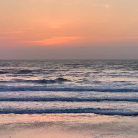 4月13日千葉北、東浪見の朝の波の画像