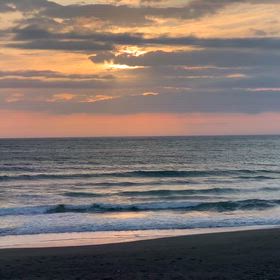 2月24日千葉北、東浪見の朝の波の画像