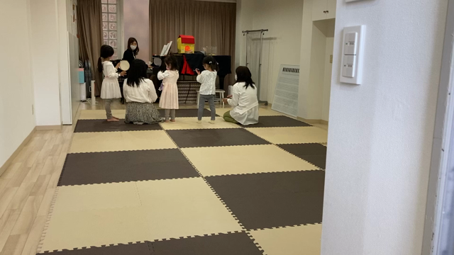 リトミックのレッスンの記事動画