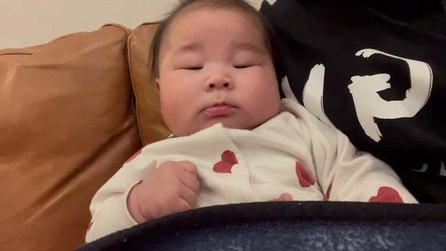 くしゃみする子の記事動画