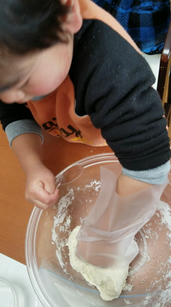 3歳、5歳児のパン作り♪の記事動画