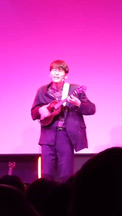 鈴木智貴さんウクレレLiveの記事動画