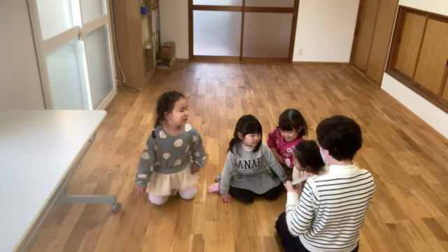 ３歳児ピアノクラスのレッスンの様子の記事動画