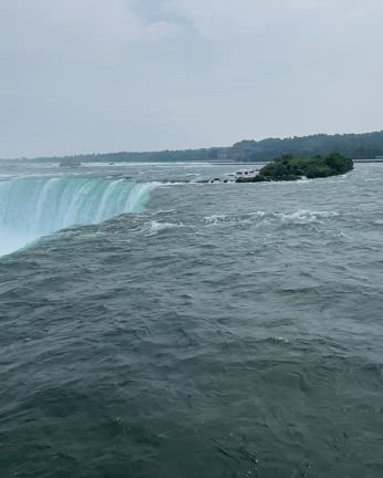 ナイアガラの滝に行きました！！！の記事動画