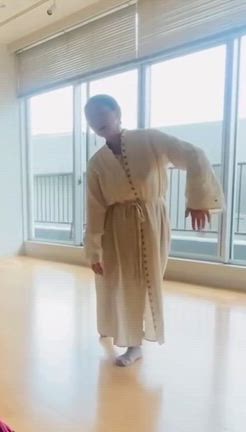 恥部を出すことの記事動画