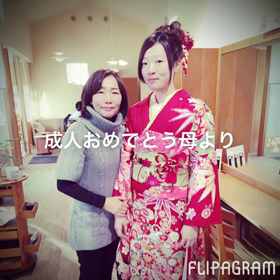 母と娘の成人式の画像