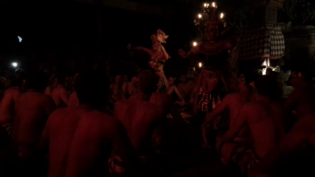 癒しの音色。夜の寺院でバリダンス ～ バリ島⑤の記事動画