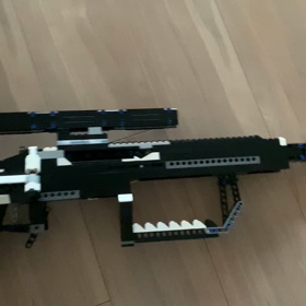 息子が作ったレゴ銃の画像