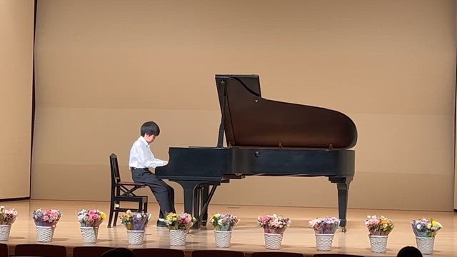 ピアノコンサートの記事動画