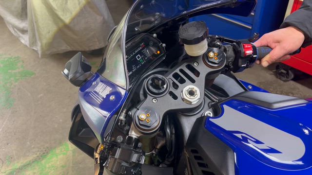 オーバーヒート症状の修理！③YAMAHAYZF-R1！の記事動画