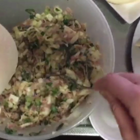 餃  子作るナウの画像